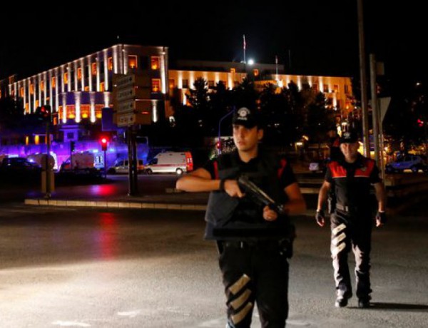 17 полицаи убити в Анкара