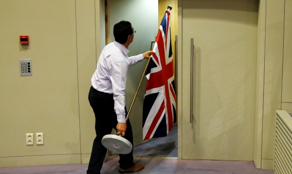 Да излезем – на всяка цена! В бастион на Brexit-а вече губят търпение