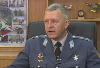 Висш наш генерал: Пилотите от бойната авиация се чувстват пренебрегнати, обидени, разочаровани и гледат навън (ВИДЕО)