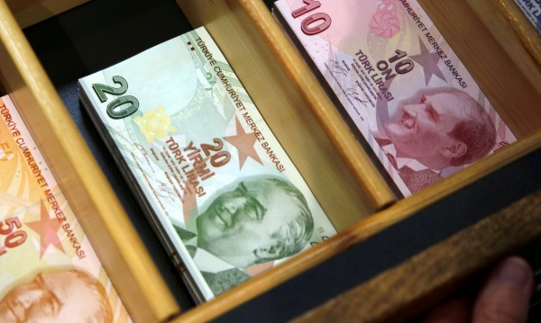 С нови 5%: Турската лира продължава да потъва