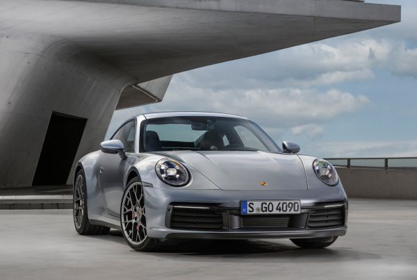 Porsche показа новото 911 Легендарното спортно купе е получило редица нови системи и функции