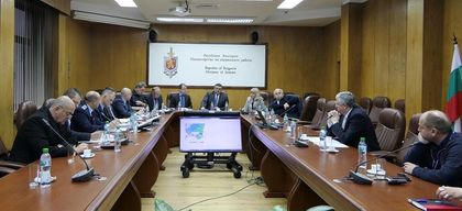 Министър Министър Маринов: Водачите на тежкотоварни автомобили да спазват стриктно указателните табели и полицейските разпоредби