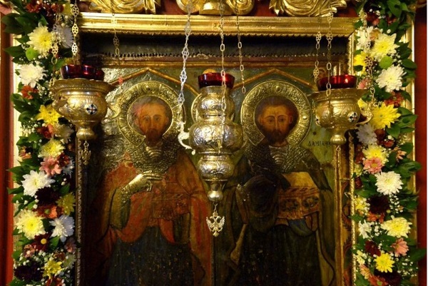 Пазарджик: В Православните храмове в града се отслужва празнична света Литургия за деня на св. безсребърници и чудотворци Козма и Дамян