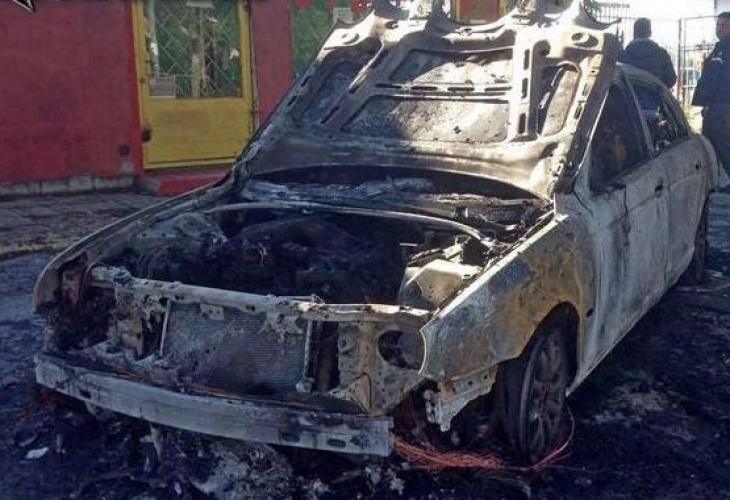Първа версия за пламналия "Ягуар" на адвоката на Баневи, ето какво остана от колата (СНИМКИ)