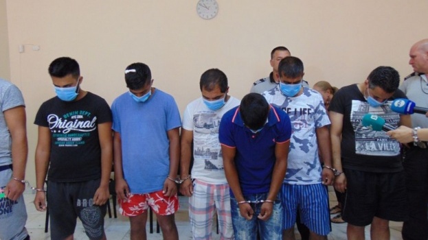 Пуснаха от ареста двама от ромите, били деца в Асеновград