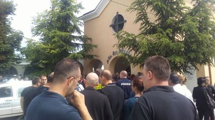Изпращат с духов оркестър загиналия полицай Палазов