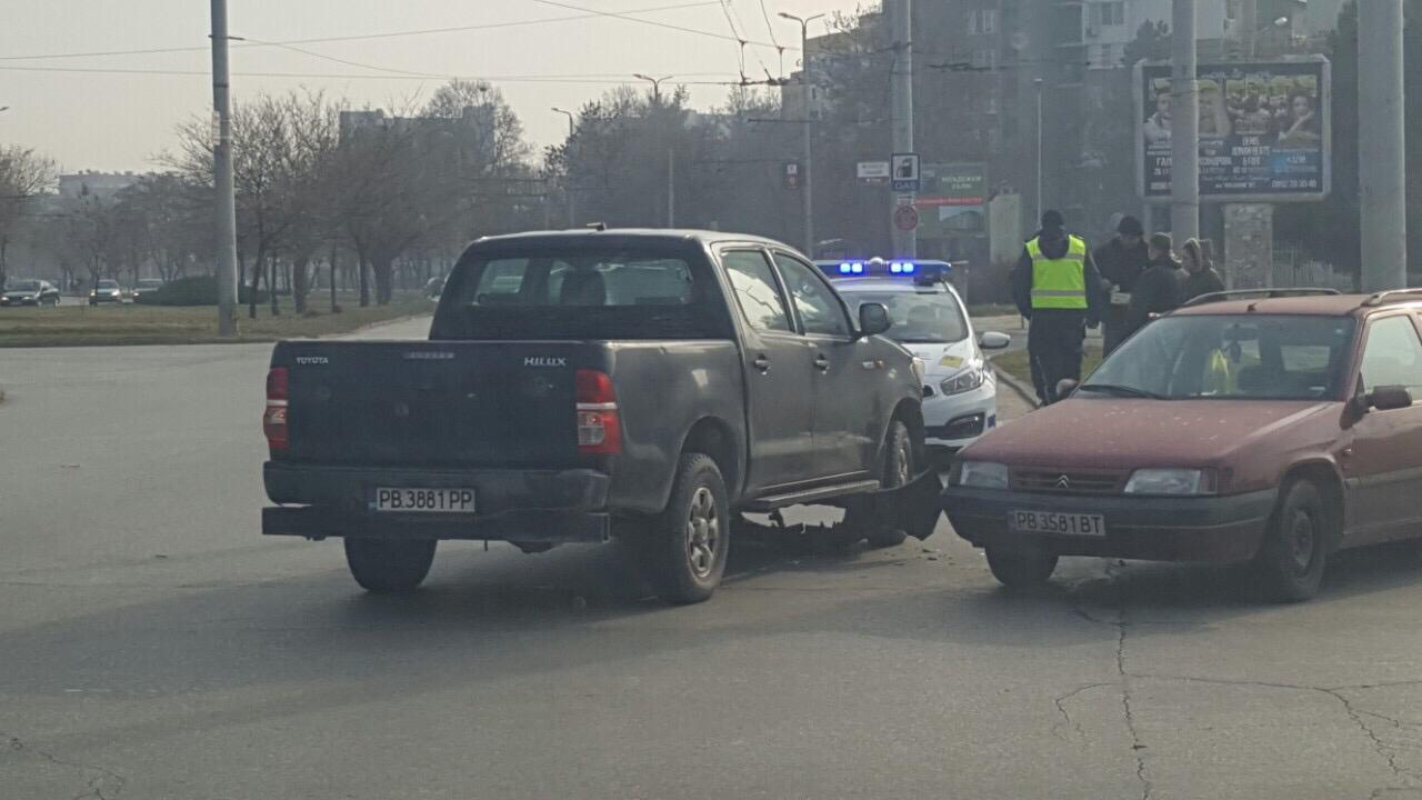 Тежка катастрофа на кръгово в Пловдив