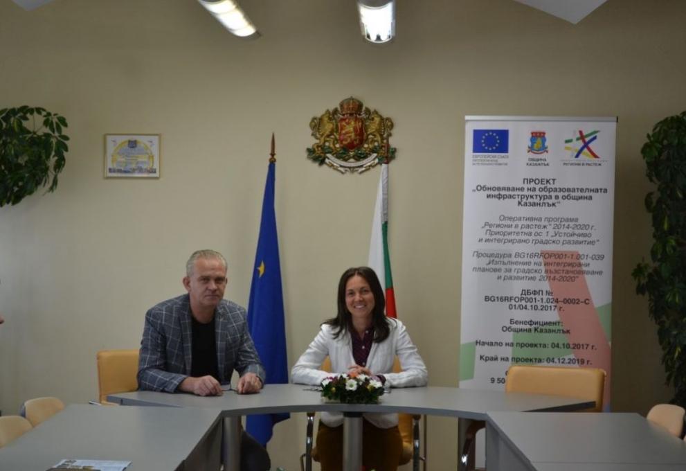 Община Казанлък изпълнява основния си приоритет - да подобрява образователната среда (СНИМКИ)