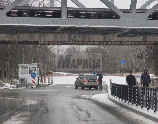 Велика глупост: Сложиха бариера за Гребната на 5 метра от булеварда