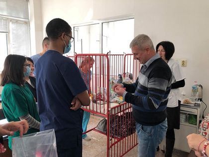 Народният представител Владислав Николов подари мартеници на жители на област Плевен
