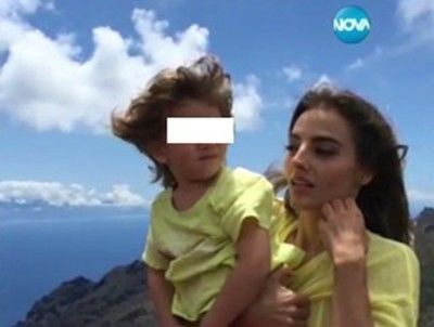 Пуснаха за международно издирване млада майка и детето ѝ (видео)
