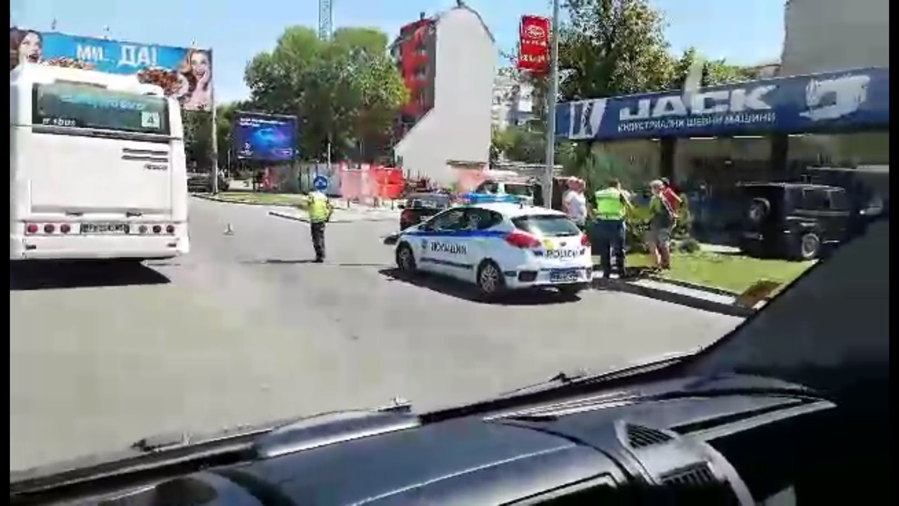 Влекач отнесе джип на булевард в Пловдив и го прати в магазин* (СНИМКИ/ ВИДЕО)