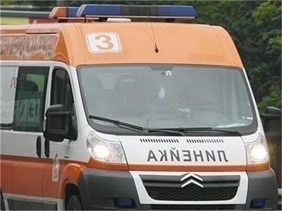 Тир блъсна кола край Добрич, жена е пострадала