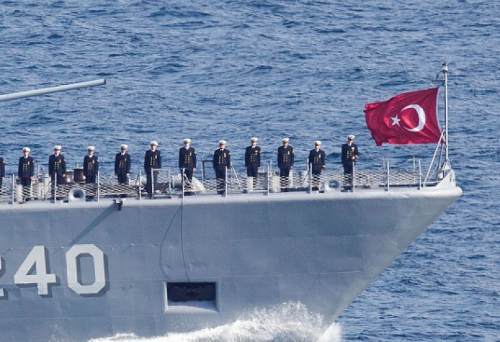 Екшън в морето! Турски военен кораб задържа екипажа на кипърски риболовен кораб, собственост на бизнесмен