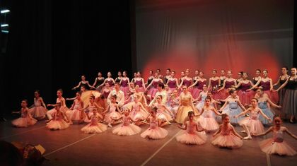 РЕФАН зарадва с подаръци страшни сладурчета! (СНИМКИ)