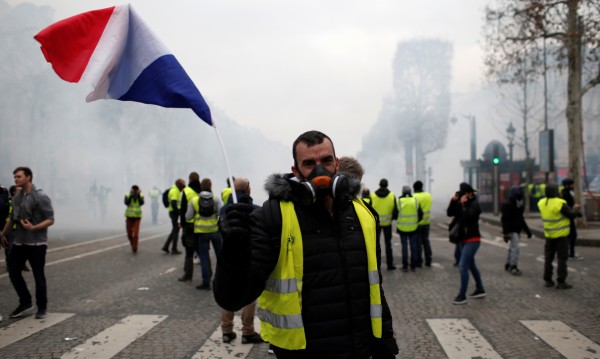 Сблъсъци, блокади във Франция: Гневът на 