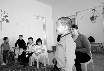 Родители помагат на малкия Стоилчо да прогледне