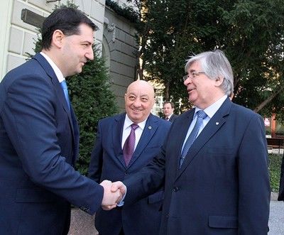 Почистиха Альоша от свастики, руският посланик се поклони