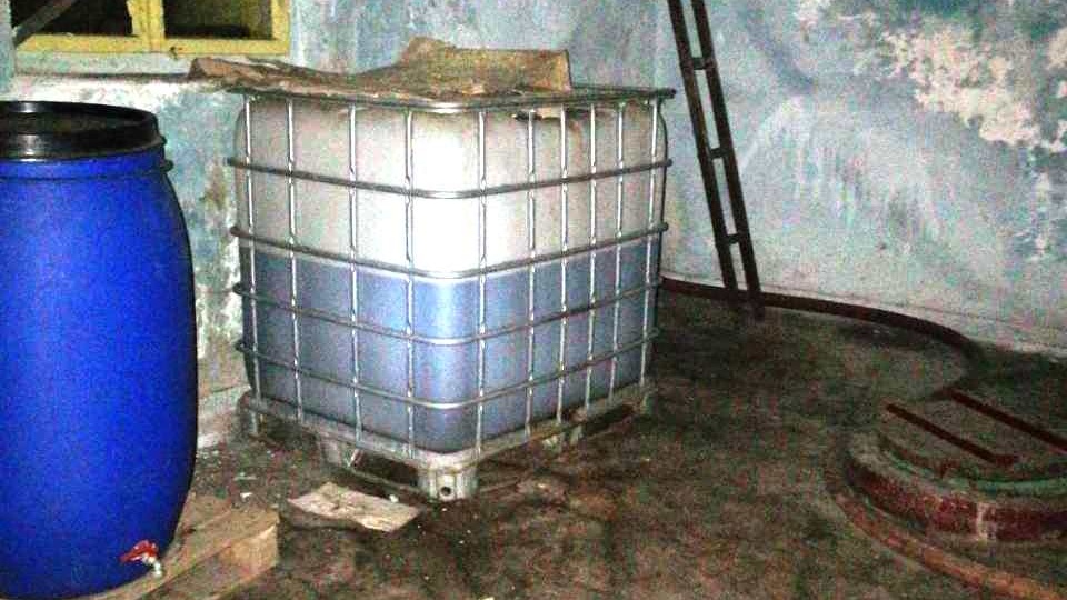 Пак откриха голямо количество нелегален алкохол край Перущица