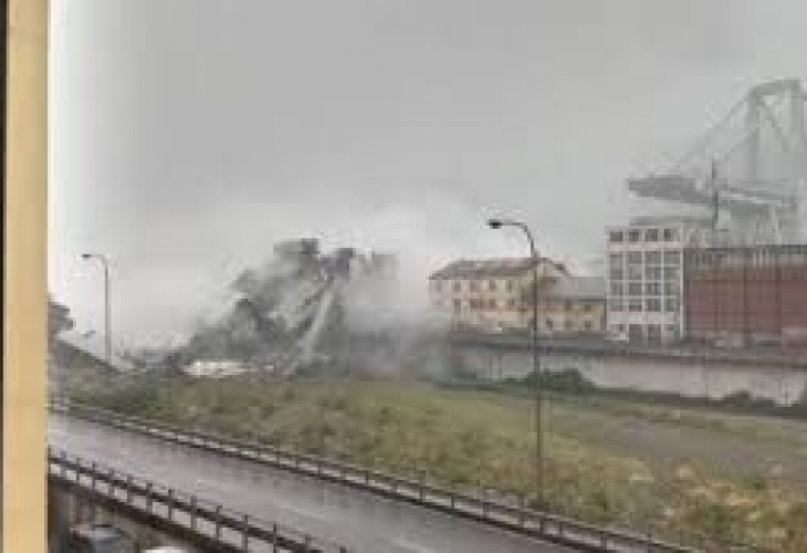 През очите на очевидец: Вижте как мостът в Генуа се срутва и затиска смъртоносно десетки души (ВИДЕО)