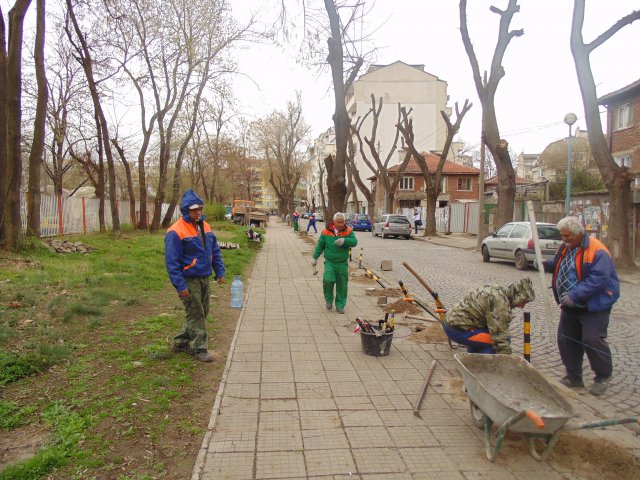 Пазят тротоари с антипаркинг колчета