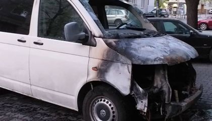 Микробус се запали на улица