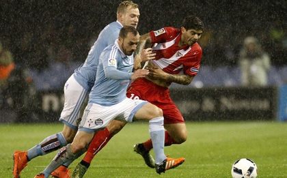 Севиля се измъчи, но си уреди среща с Барса