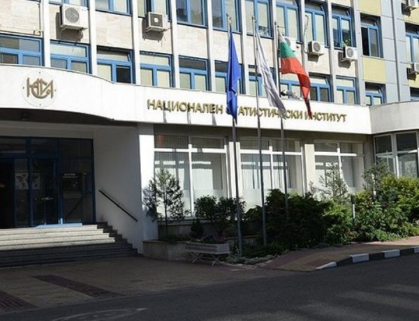Половината българи живеят с по-малко от 370 лв. на месец