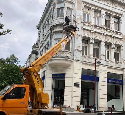 Обезопасяват една от най-красивите стари сгради в Бургас вместо да я реставрират