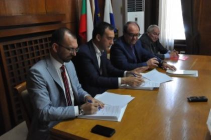 Бургас: Общината, Областна администрация и БАН подновиха споразумението за сътрудничество