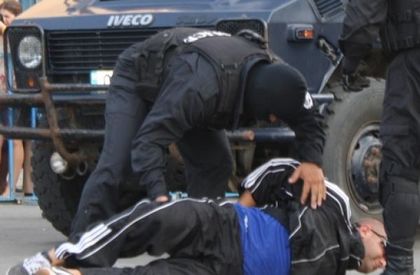 Акция в Пловдив! Полицаи закопчаха шестима дилъри с над 2 килограма хероин в Кършияка