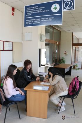 Велико Търново: Приемна по професионално ориентиране за ученици отвори врати в сградата на Общината