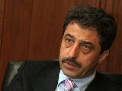 Цветан Василев се срещал с адвоката си в белградски хотел, ходел с 2-3 души охрана