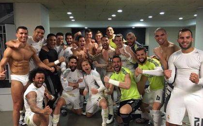Роналдо по слипове на победната снимка на Реал, предизвика вълна от коментари