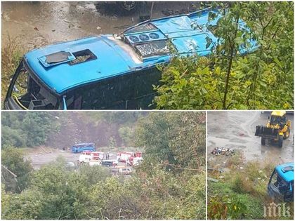 Вижте как водят към съда шофьора на автобуса-ковчег от Своге (СНИМКА)