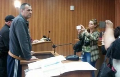 10 часа разпитват ченгето с мъртвите родители – не признава вина