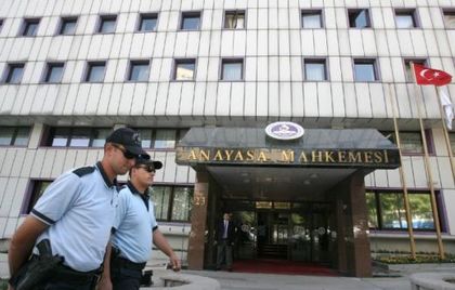 Повече от 130 представители на съдебната власт в Турция са били задържани