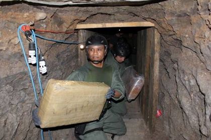 Разкриха тунел с 2 тона дрога под границата на САЩ и Мексико