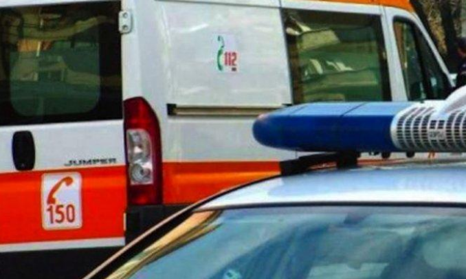 ИЗВЪНРЕДНО! Кола се заби в два автобуса, превозващи деца на Подбалканския път