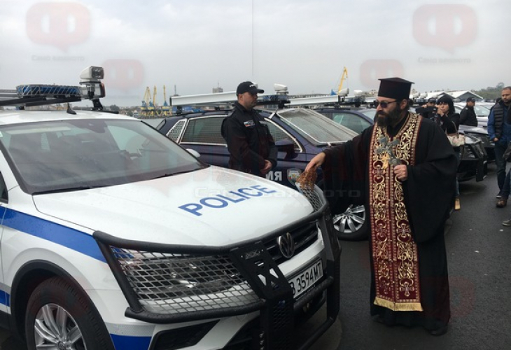 Престъпниците нямат шанс! 73 нови супер патрулки вече ще пазят Бургас (СНИМКИ)