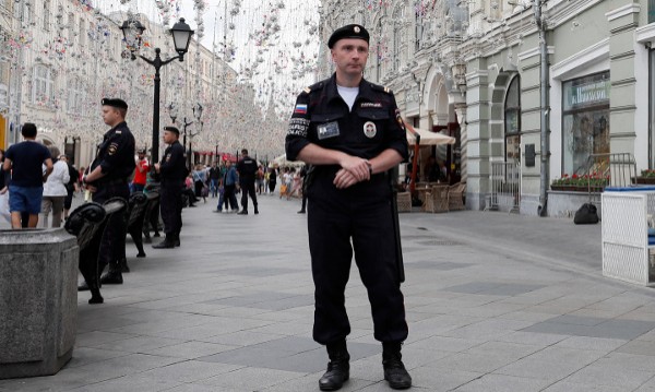 Мъж стреля по полицаи в центъра на Москва