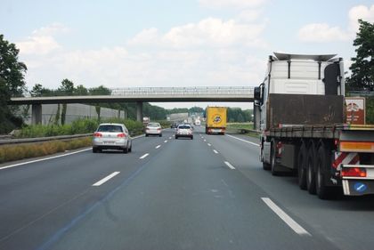 АПИ: Oт 14.00 ч. до 20.00 ч. се спира движението на камионите над 12 тона по автомагистралите и най-натоваренитe пътища