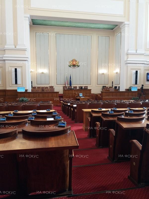 Депутатите решиха политическите партии да връщат надвзетите субсидии от 2016 г. досега