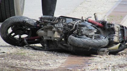 Късмет ли бе? Пиян моторист не спря на стоп палка, натресе се в… патрулка