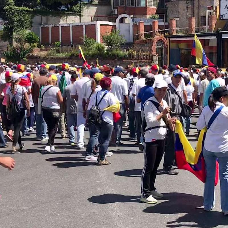 ТАСС: В района на казармите в Каракас протестиращите надхвърлят 20 хиляди души