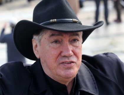 Почина Бисер Киров