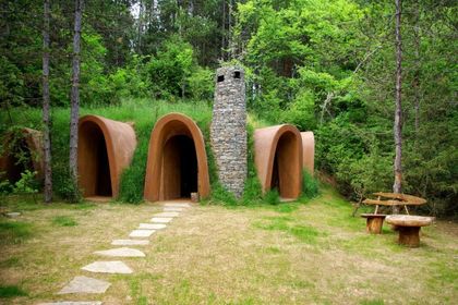 400 лв за нощ в глинена къща (СНИМКИ)