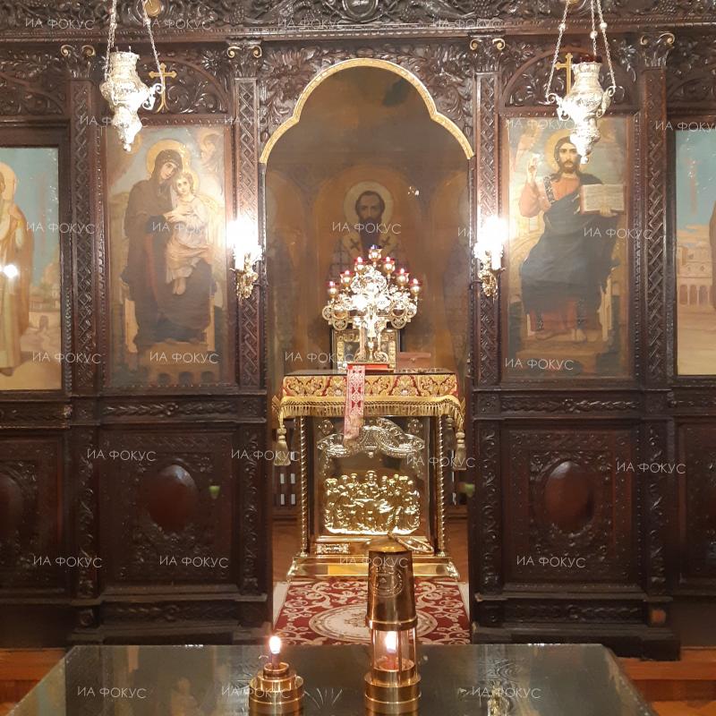 София: С литийно шествие Благодатният огън беше пренесен от параклиса на Синодалната палата в катедралата „Св. Александър Невски”