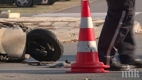 Адско меле! Моторист бере душа след тежка катастрофа в Благоевград