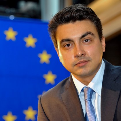 Евродепутатът Момчил Неков: Зимното часово време е най-подходящо за България